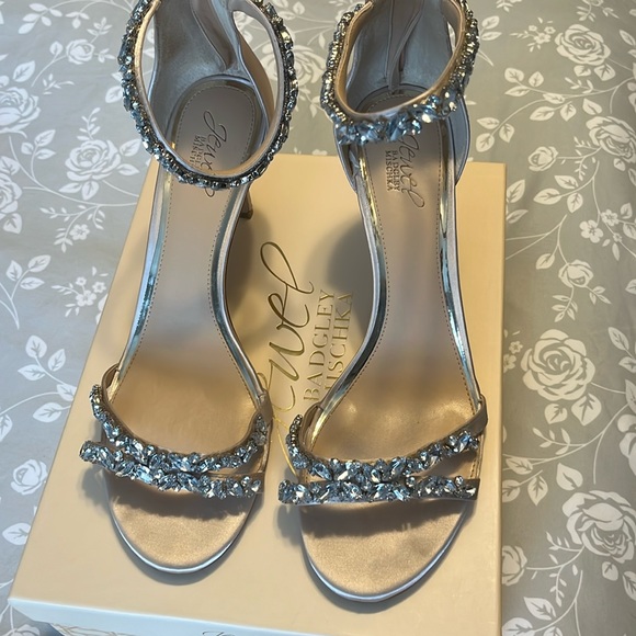 Jewel Badgley Mischka Champagne Heels - Picture 1 of 4